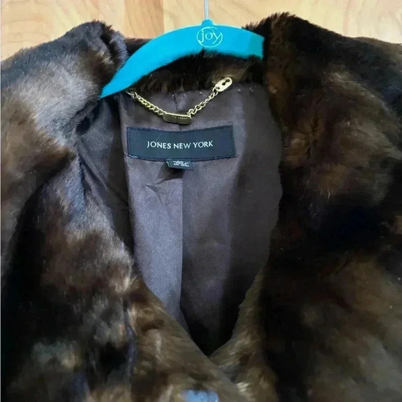 Jones New York Faux Fur Coat Size XL EUC - Picture 3 of 15